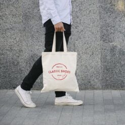 Sacola 100% algodão (140 g/m²) com alças de 60 cm. 375 x 415 mm